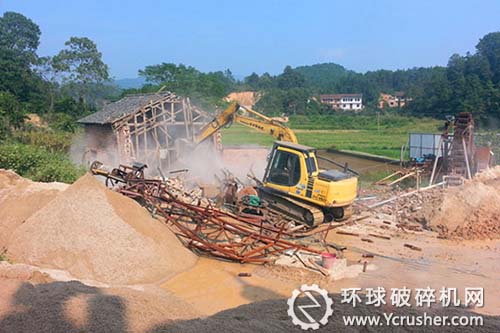 强制拆除非法采砂洗砂点