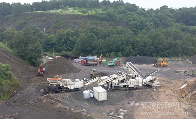 特雷克斯南方路机大型油电两用履带移动圆锥式破碎站亮相浙江